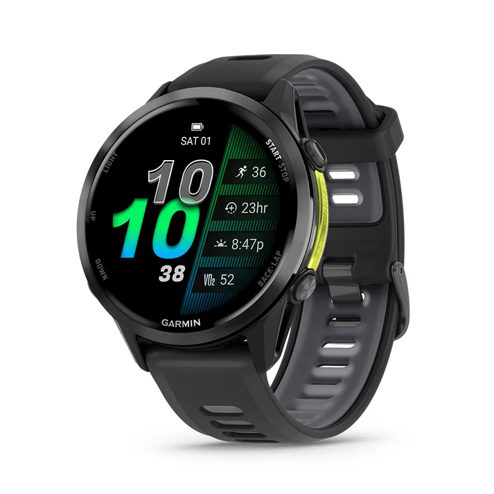 Garmin Forerunner 970 na cor cinza, com pulseira de silicone preta e cinza